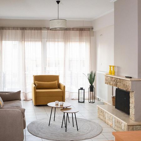 Il Centro Apartment Aigio Exteriör bild