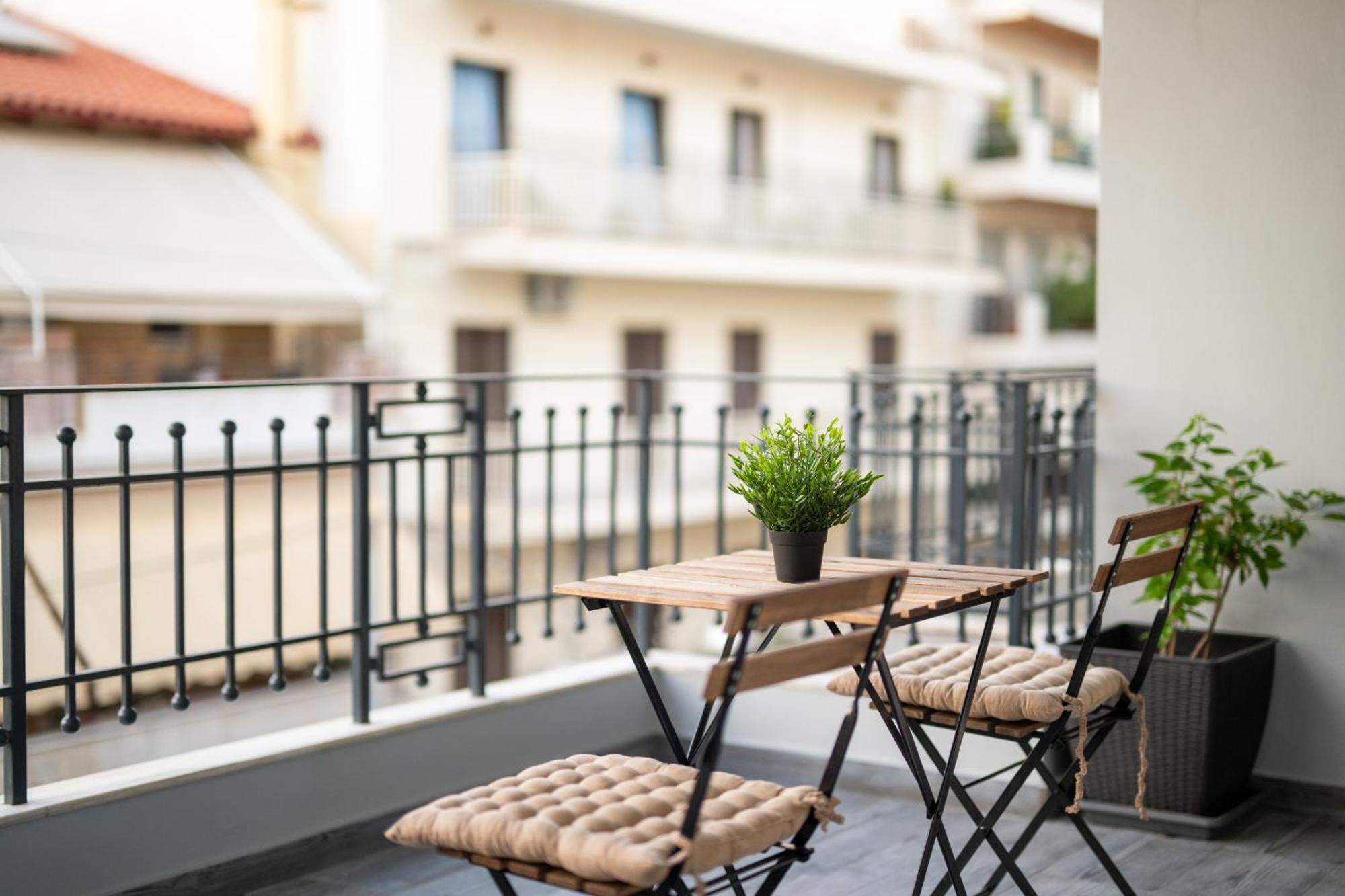 Il Centro Apartment Aigio Exteriör bild