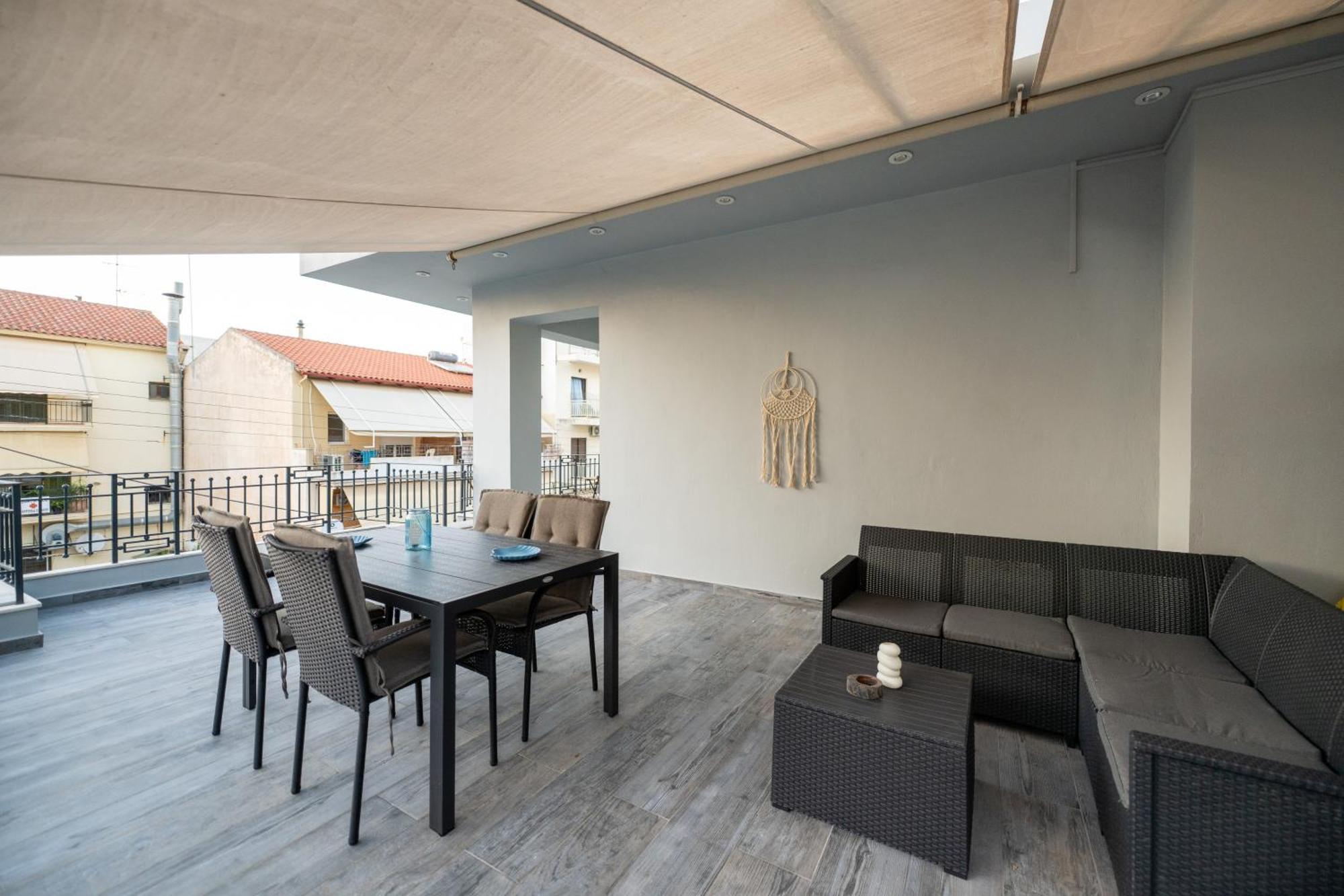 Il Centro Apartment Aigio Exteriör bild